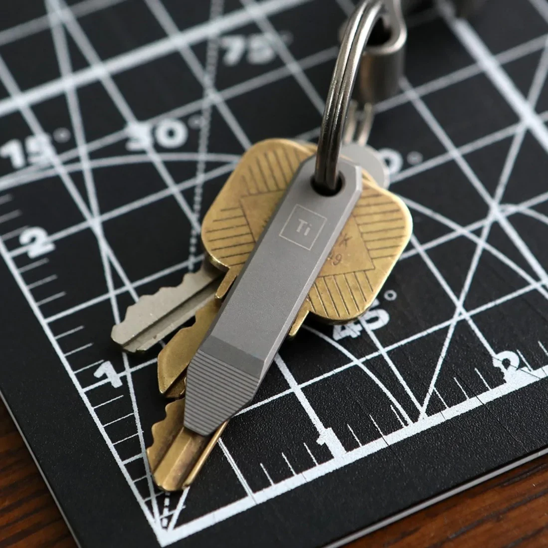 Big Idea Design Mini Titanium Pry Bar - Image 5